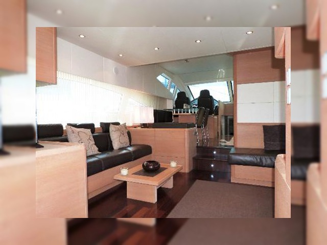 2007 Aicon 64' à vendre