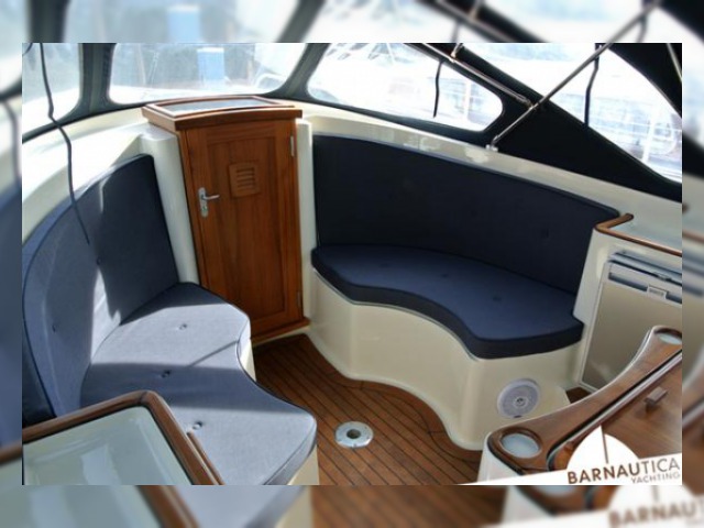 2010 Intercruiser 27 Cabin