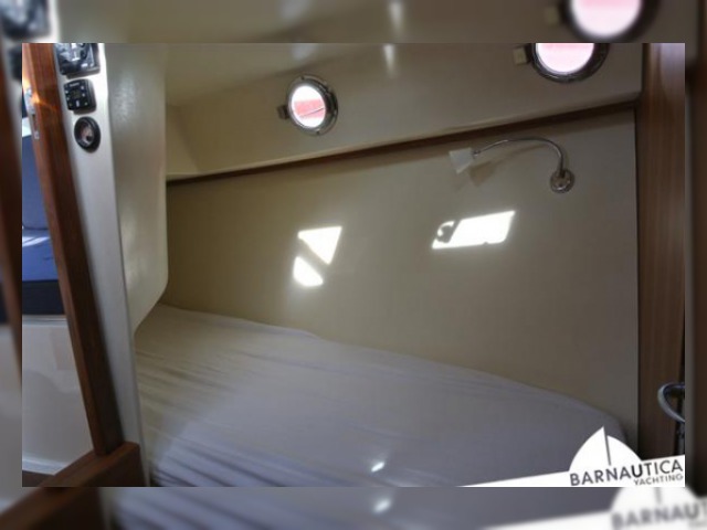 2010 Intercruiser 27 Cabin