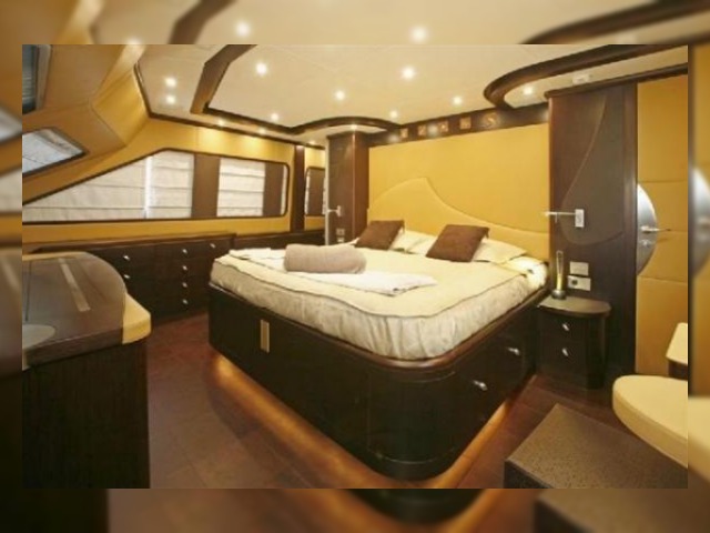 Buy 2007 Benetti Tradition 100