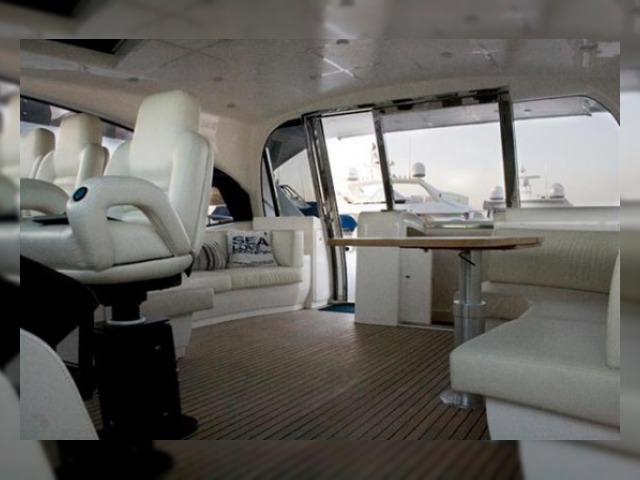 2005 Pershing 62