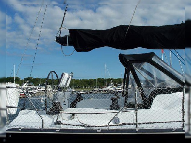 2001 C&C 121