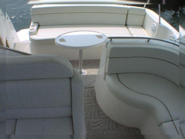 Kupiti 2005 Rinker 360 Express