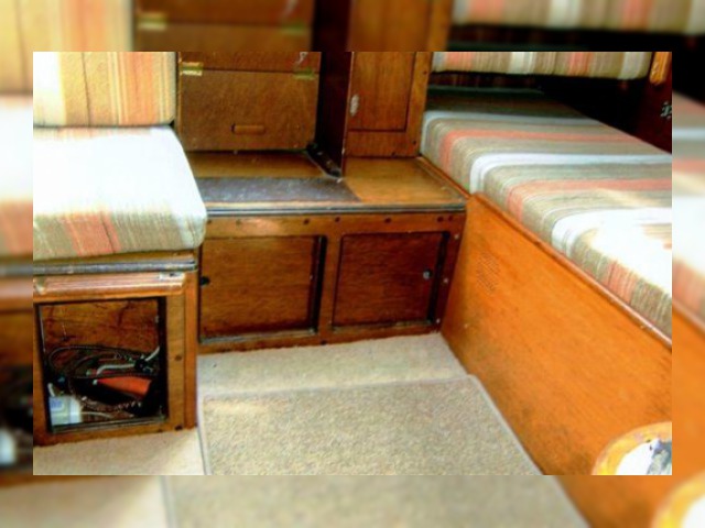1982 Hunter Delta 25