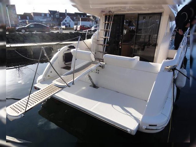 2010 Azimut 38 Fly