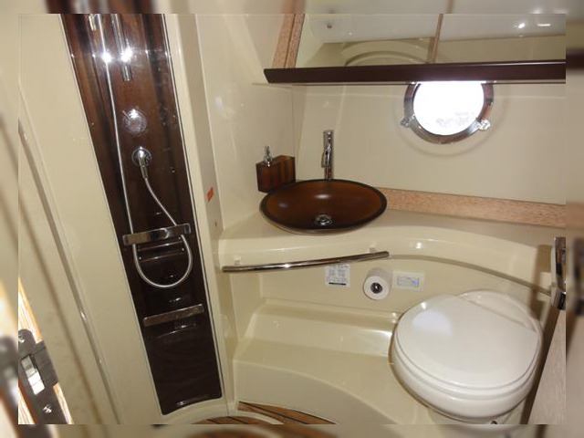 2010 Azimut 38 Fly