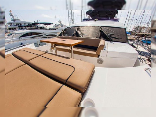 2011 Princess 72