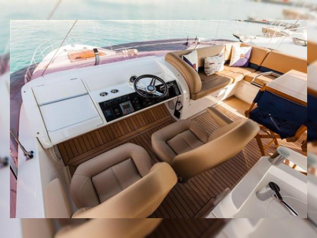 2011 Princess 72 in vendita