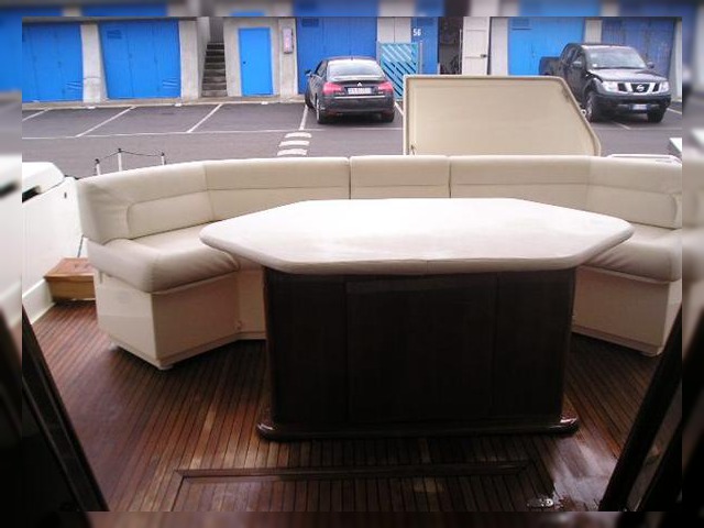 2004 Ferretti 730