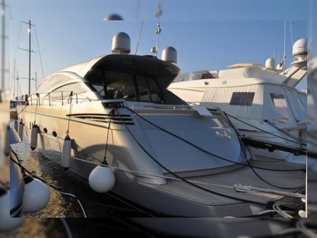 2005 Pershing 62