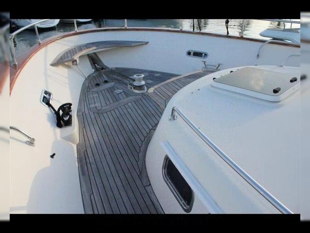 2001 Belliure 48