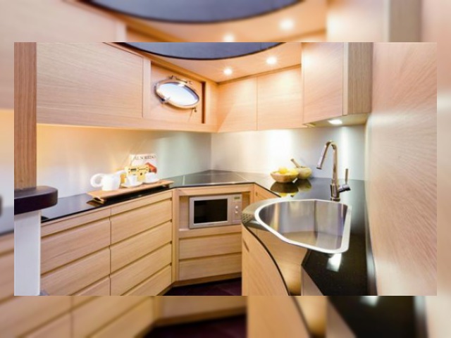 Buy 2008 Pershing 64 Silver