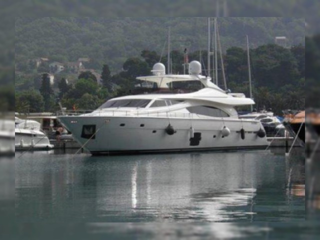 2009 Ferretti 881