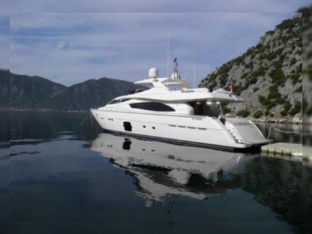 Rent 2009 Ferretti 881