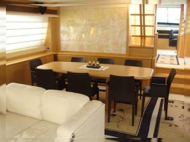 2009 Ferretti 881