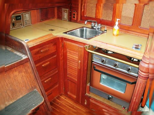 1978 Islander 32