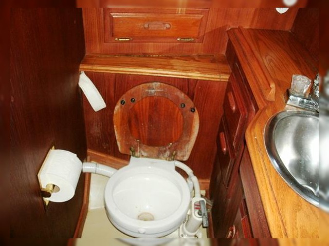1978 Islander 32