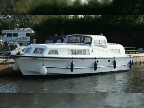 Aston Boats 30
