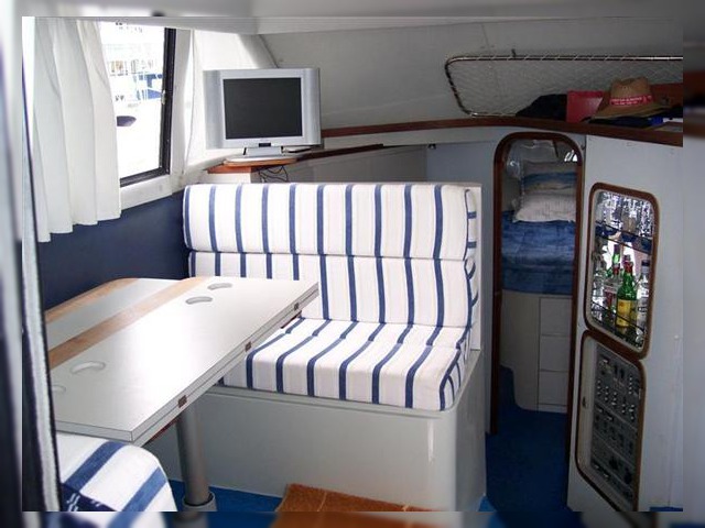 1990 Phoenix Marine 33