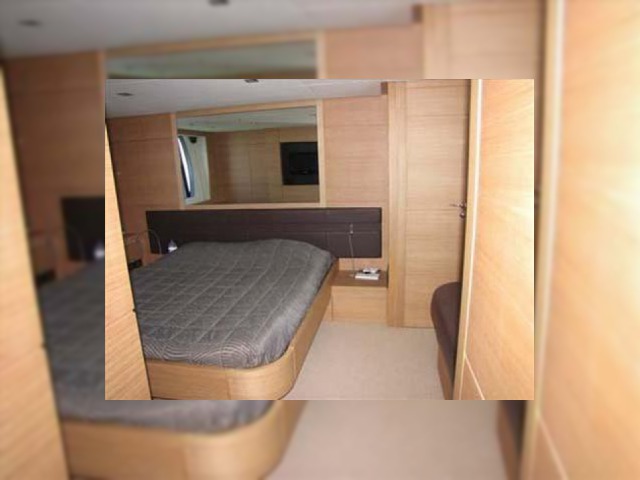 Købe 2010 Pershing 64