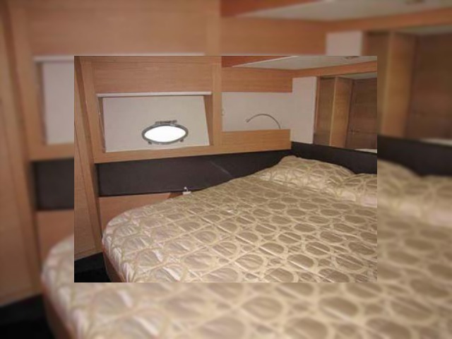 2010 Pershing 64