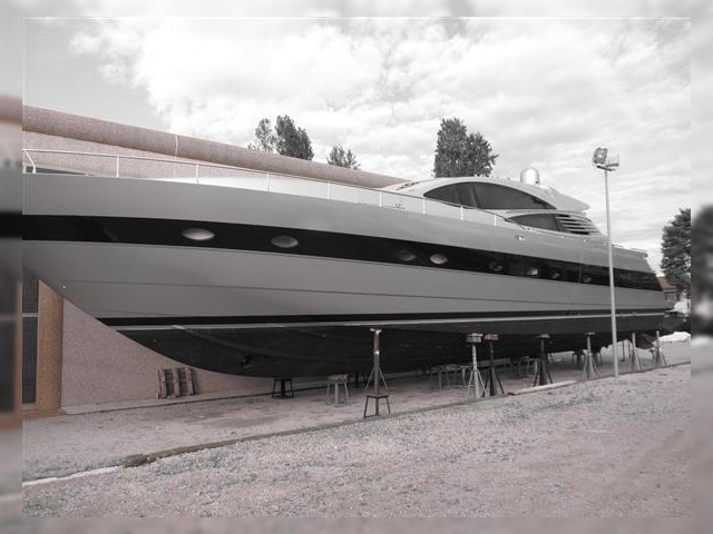 2005 Pershing 76