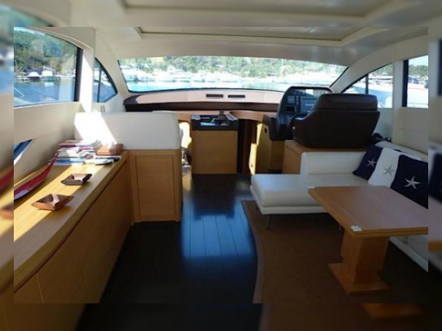 2009 Pershing 64