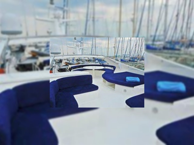 2002 Ferretti 76 for sale