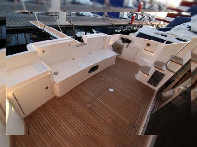 Köpa 2011 Azimut 48