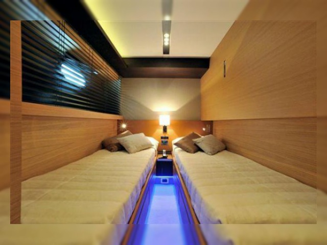 Buy 2009 Canados 76
