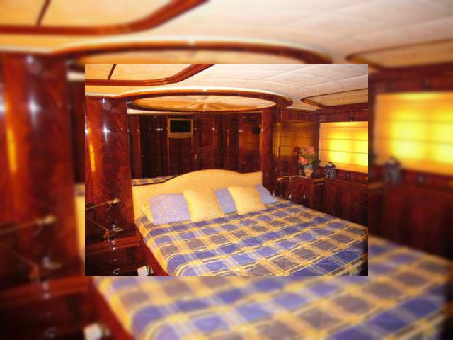 1999 Astondoa 72