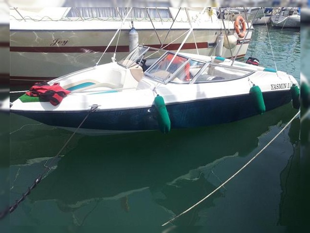 1999 Rinker Captiva