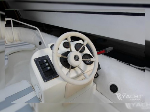 2000 yachtline for sale