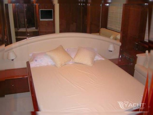 2005 Navari Flybridge 64 in vendita