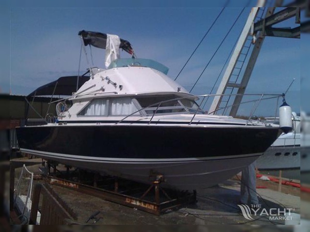 1977 Bertram 28 Fly