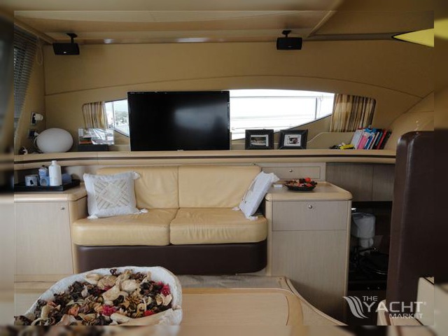 2007 Ferretti 550