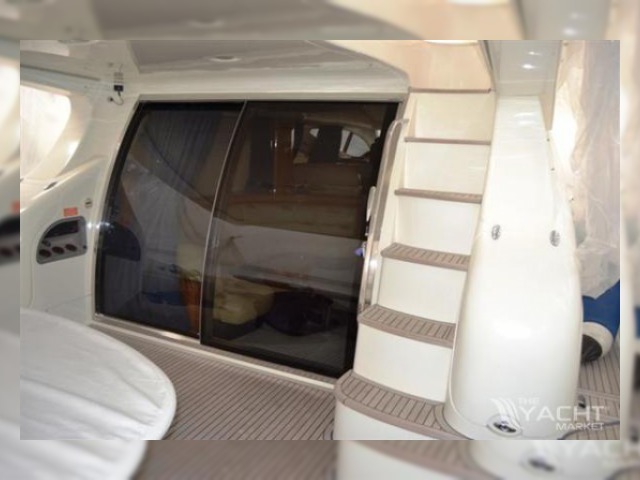 2004 Azimut 68