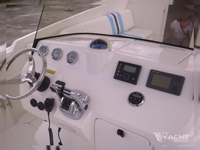 2008 Intrepid 323 Cuddy