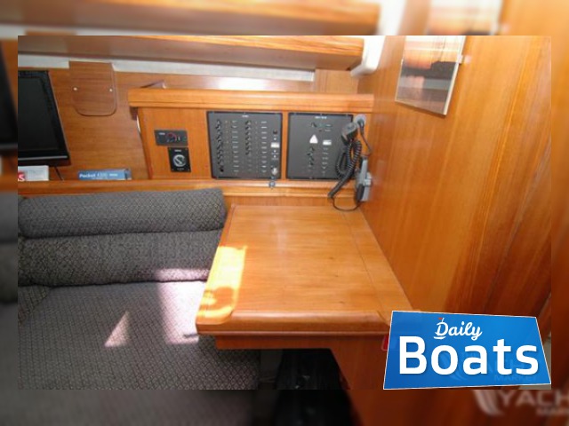 2005 Hunter 33