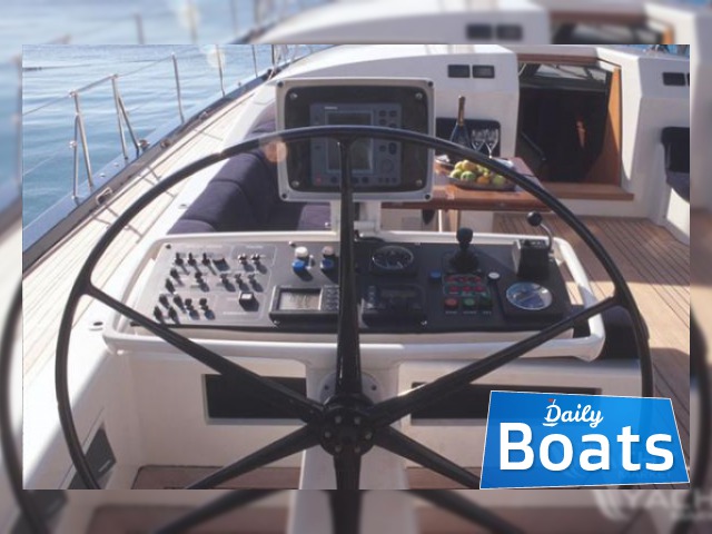 2001 Maxi Dolphin Sloop 118' на продаж