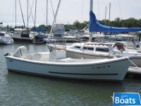 Eastern 20 Center Console