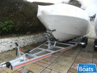 Bayliner 642 Cuddy Red & White Hull