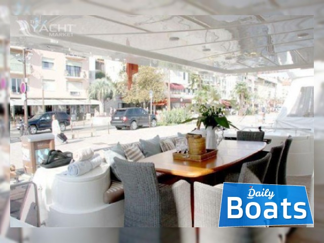 2008 Ferretti 830