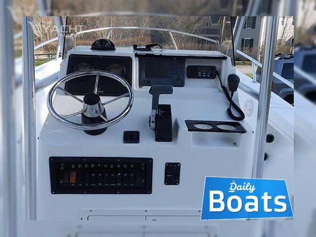 2001 Mako 221