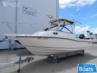 Boston Whaler 235 Conquest