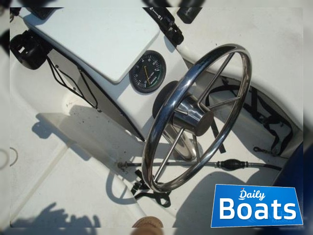 2005 MacGregor Powersailer