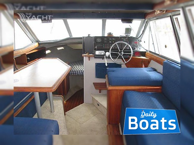 1987 Bayliner 2858 Command Bridge