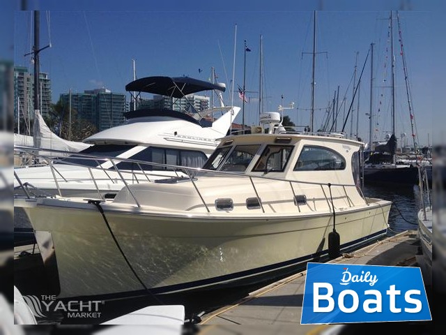 2005 Mainship 30