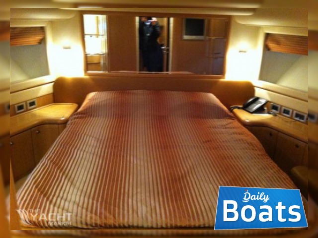 2008 Ferretti 830