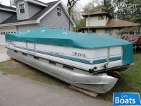 Tracker 24Partybarge